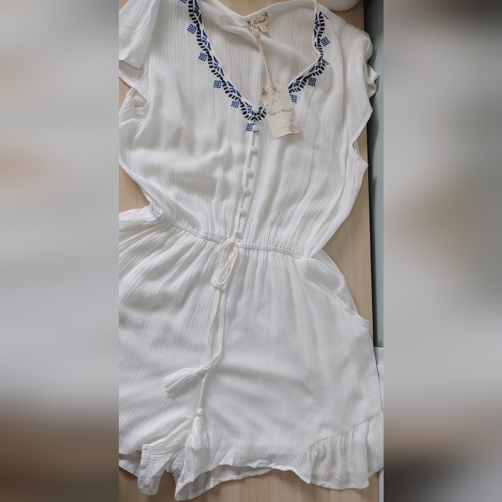 Hem & Thread Embroidered Ruffled Romper Med NWT - Picture 9 of 11